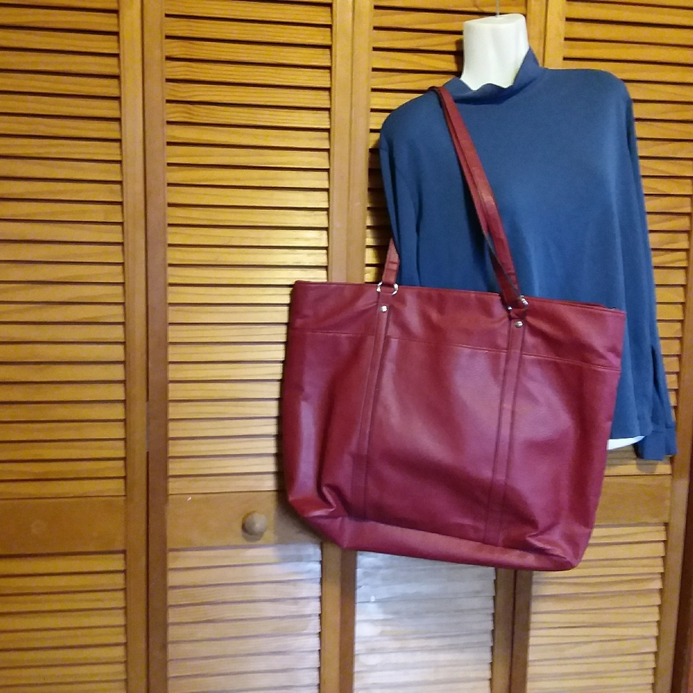 Bueno Burgundy Bag